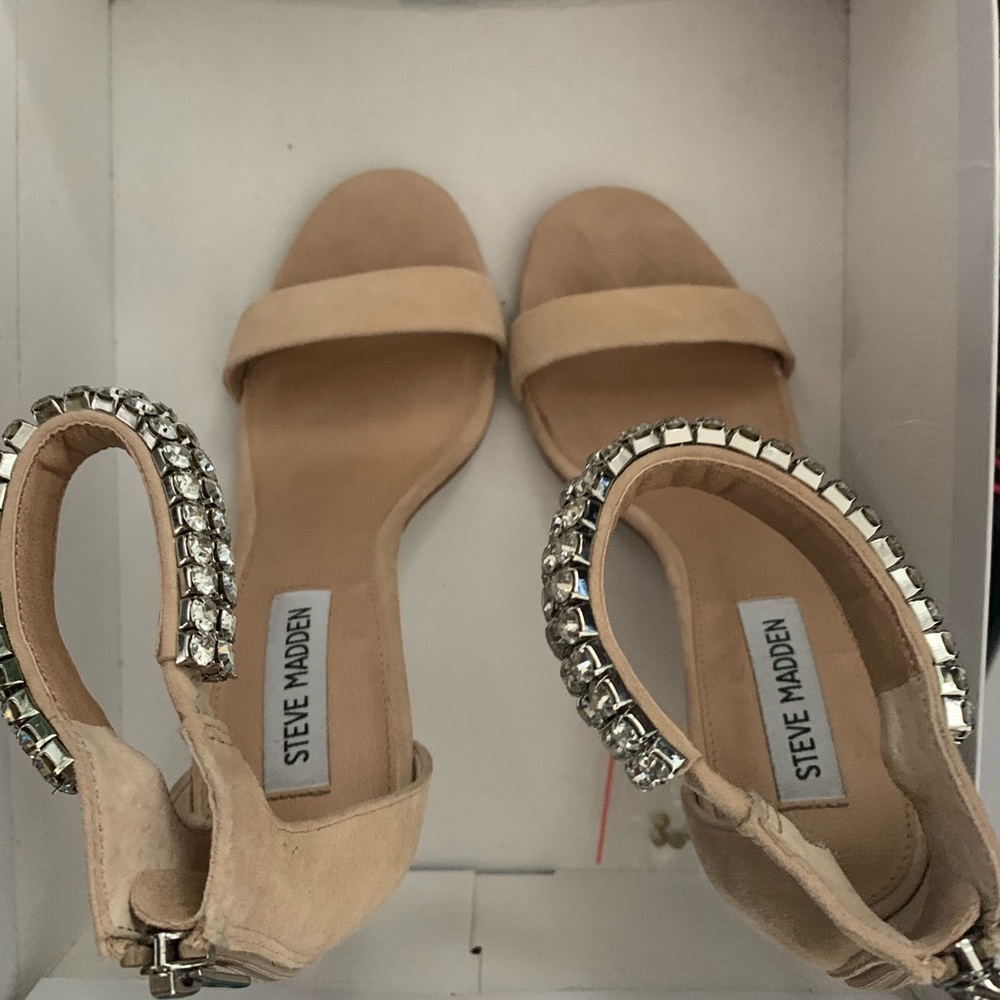 Rando Nat Suede Steve Madden Heels